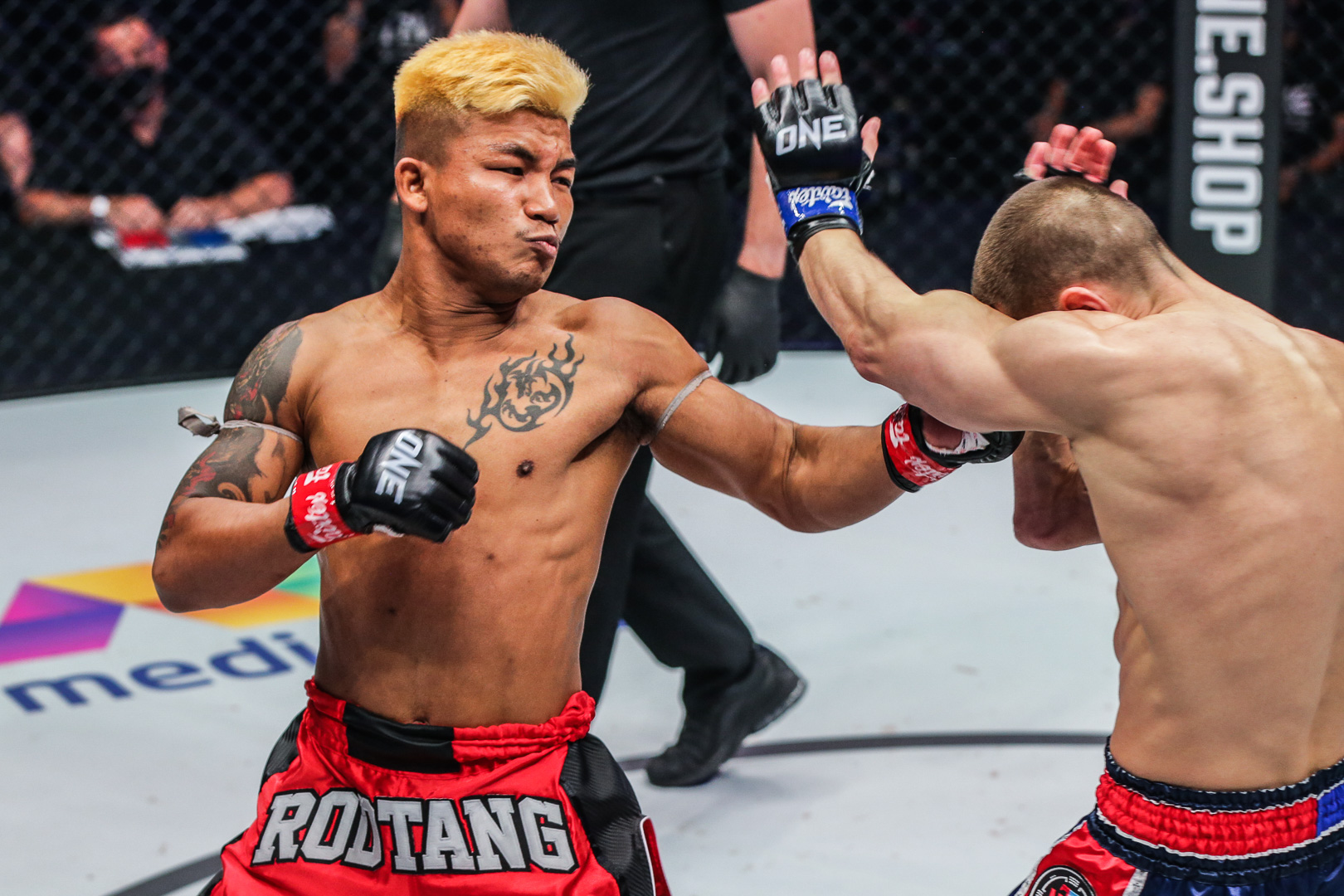 Rodtang Jitmuangnon lands an uppercut on Jacob Smith at ONE 157