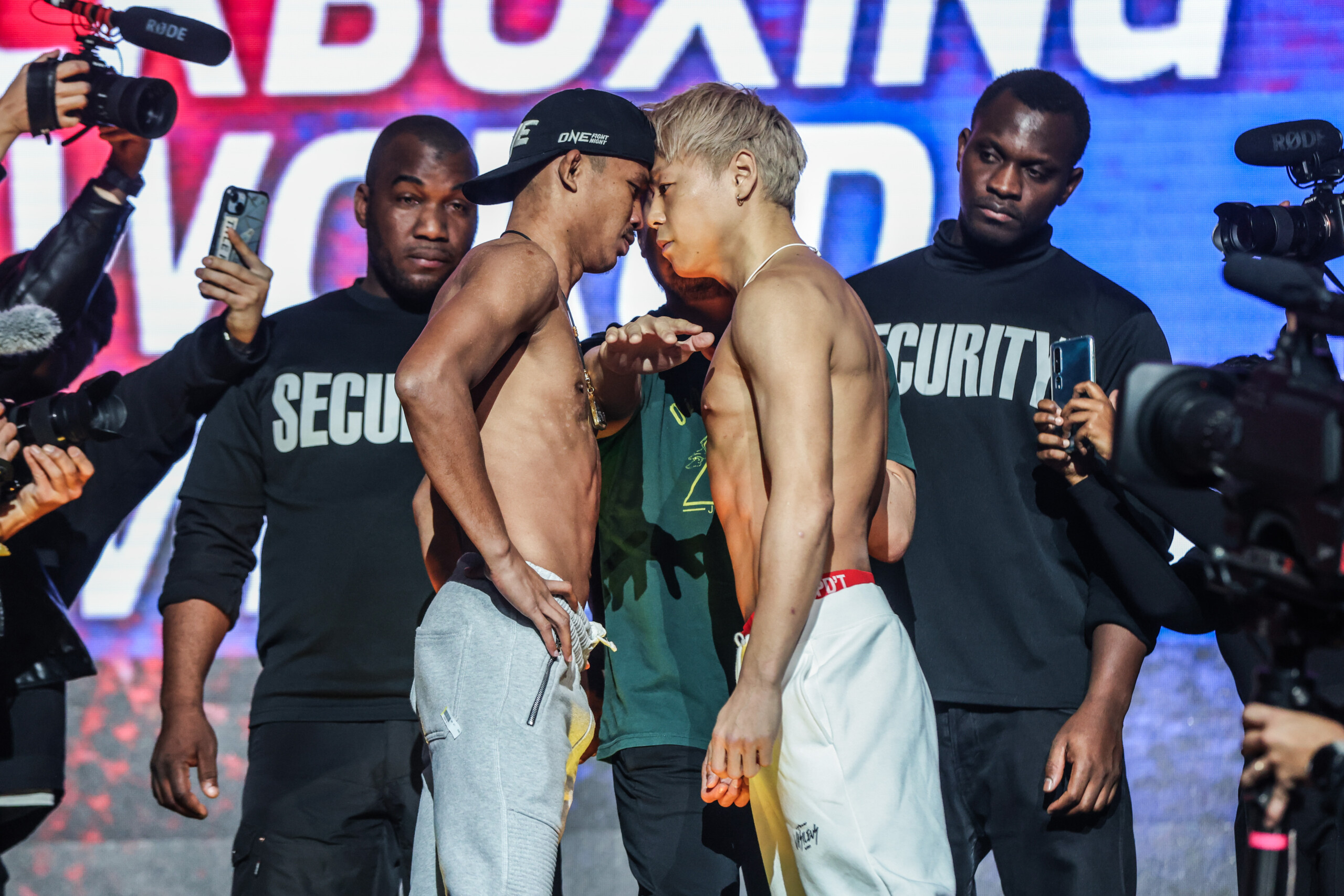 Superlek Kiatmoo9 stares down Takeru Segawa ahead of ONE 165